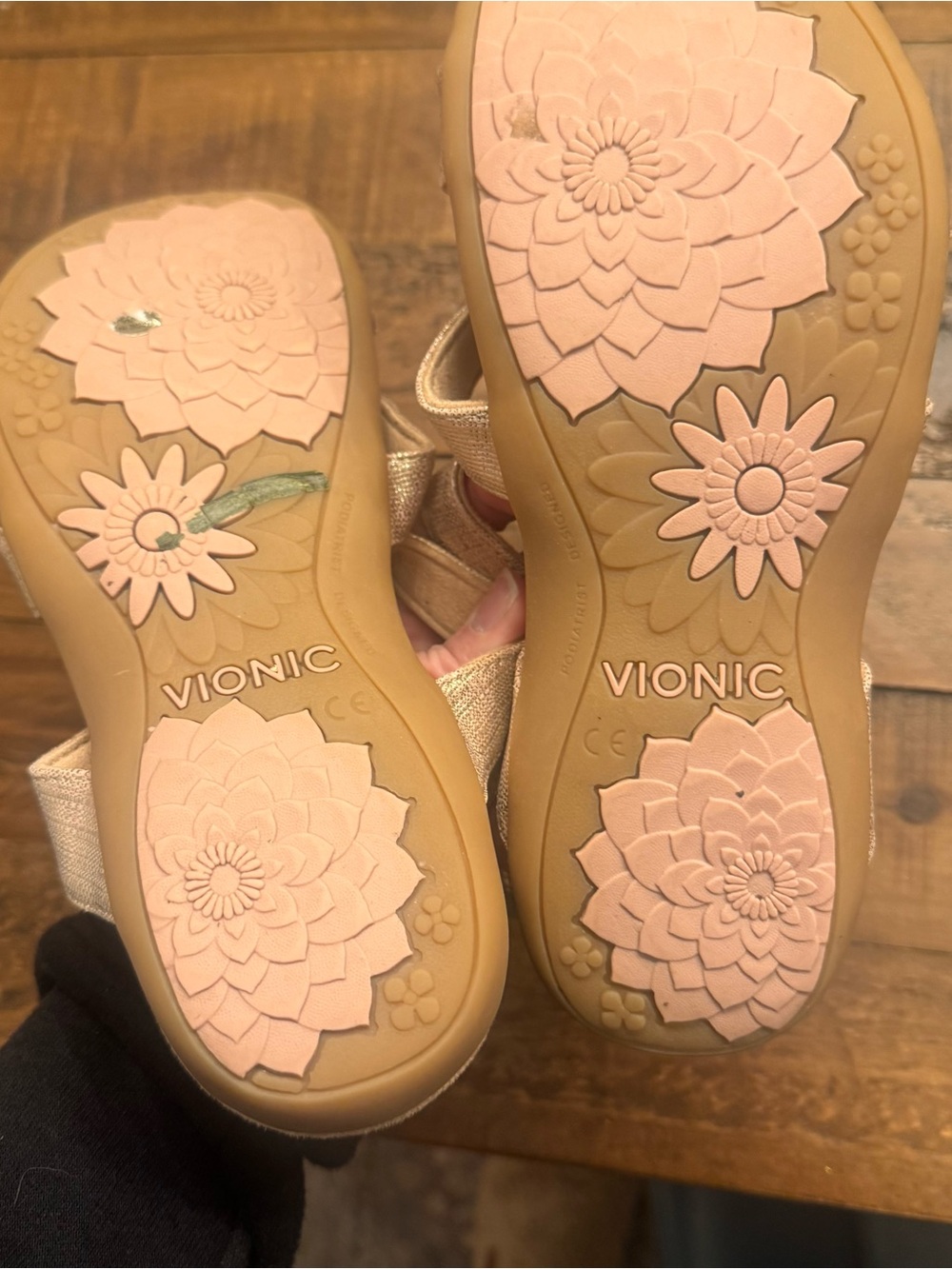 VIONIC Amber Adjustable Sandal Gold Cork - Picture 5 of 8